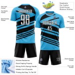 Aangepast hemelsblauw wit-zwart gesublimeerd voetbaltenue-shirt