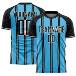 Aangepast zwart hemelsblauw-wit gesublimeerd voetbaltenue-shirt