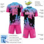 Aangepast roze hemelsblauw-zwart spatten sublimatie voetbaltenue shirt